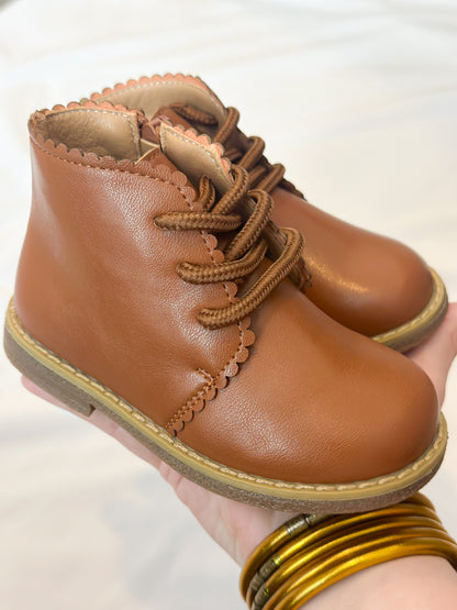 Cinnamon Scallop Trim Boot